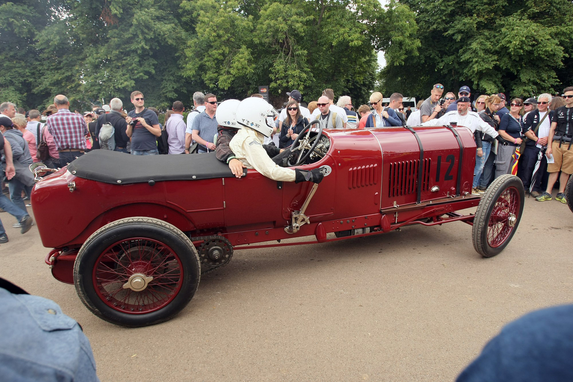 Goodwood: Angol bolondok  gyülekezete 74