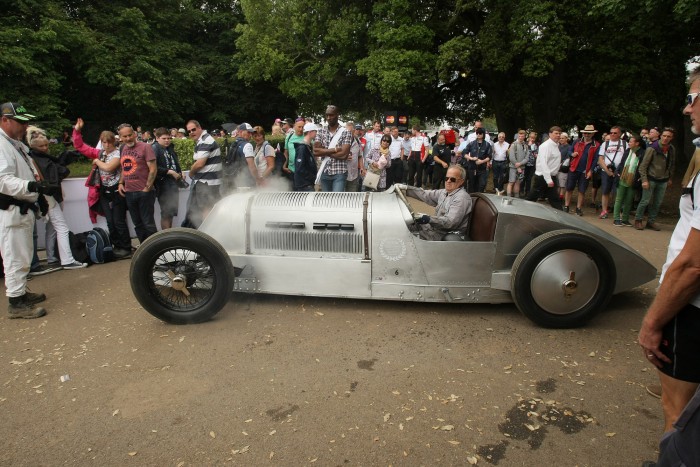 Goodwood: Angol bolondok gyülekezete 7 Felforrt hűtővízzel fut be a következő nyugdíjas