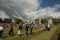 Goodwood: Angol bolondok  gyülekezete 354