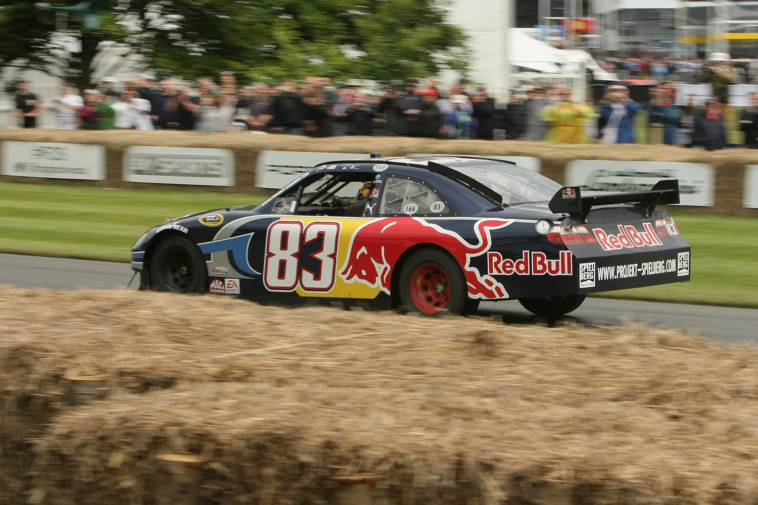 Goodwood: Angol bolondok  gyülekezete 163