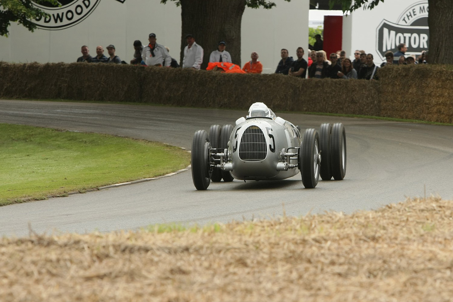 Goodwood: Angol bolondok  gyülekezete 166