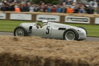 Goodwood: Angol bolondok  gyülekezete 380