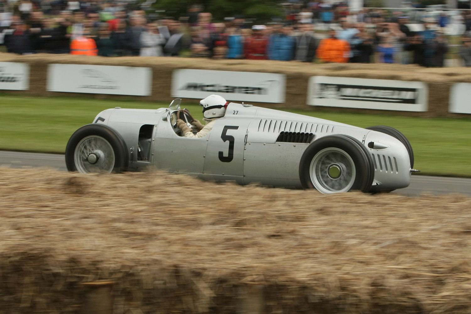 Goodwood: Angol bolondok  gyülekezete 167