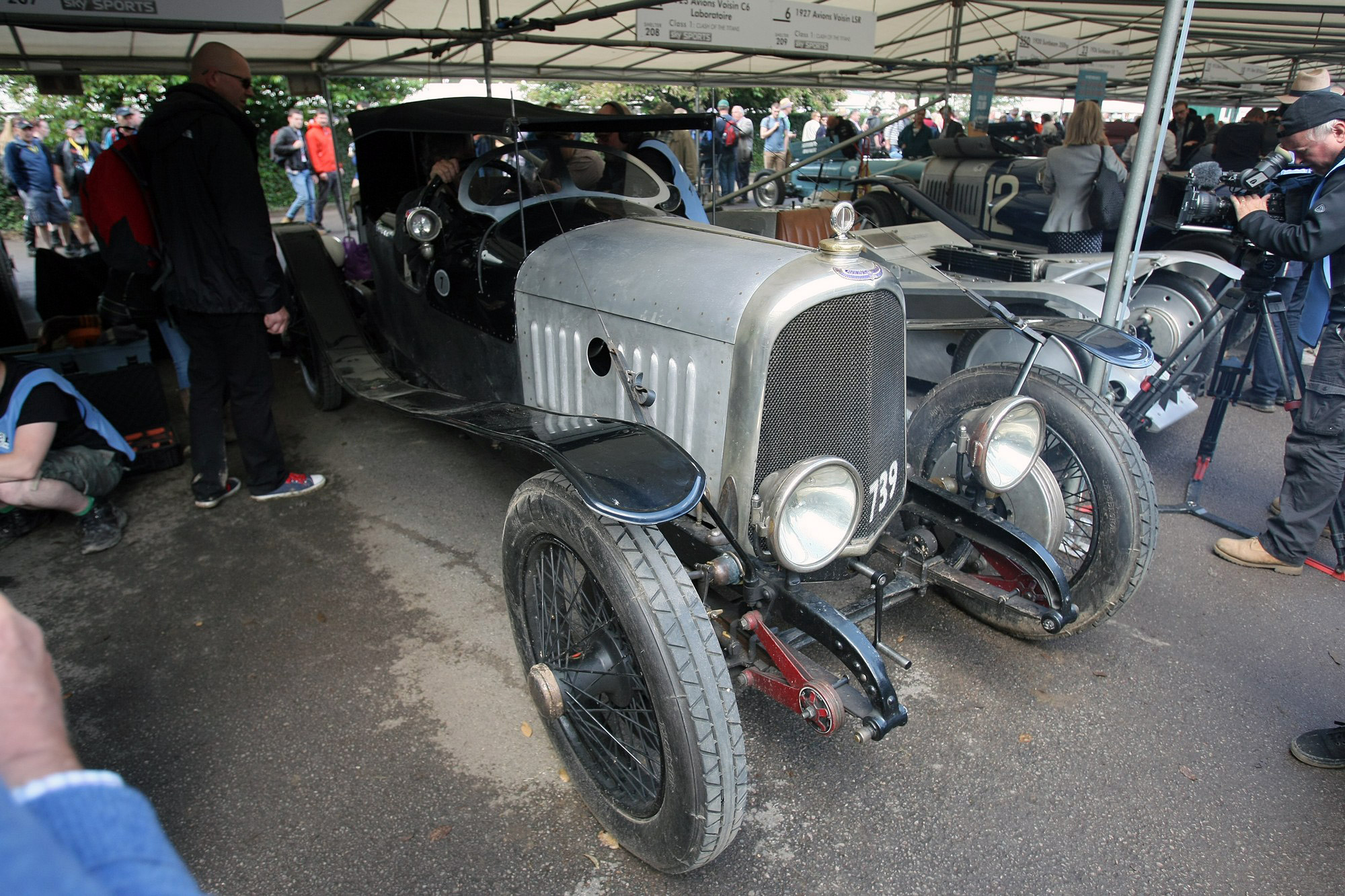 Goodwood: Angol bolondok  gyülekezete 193