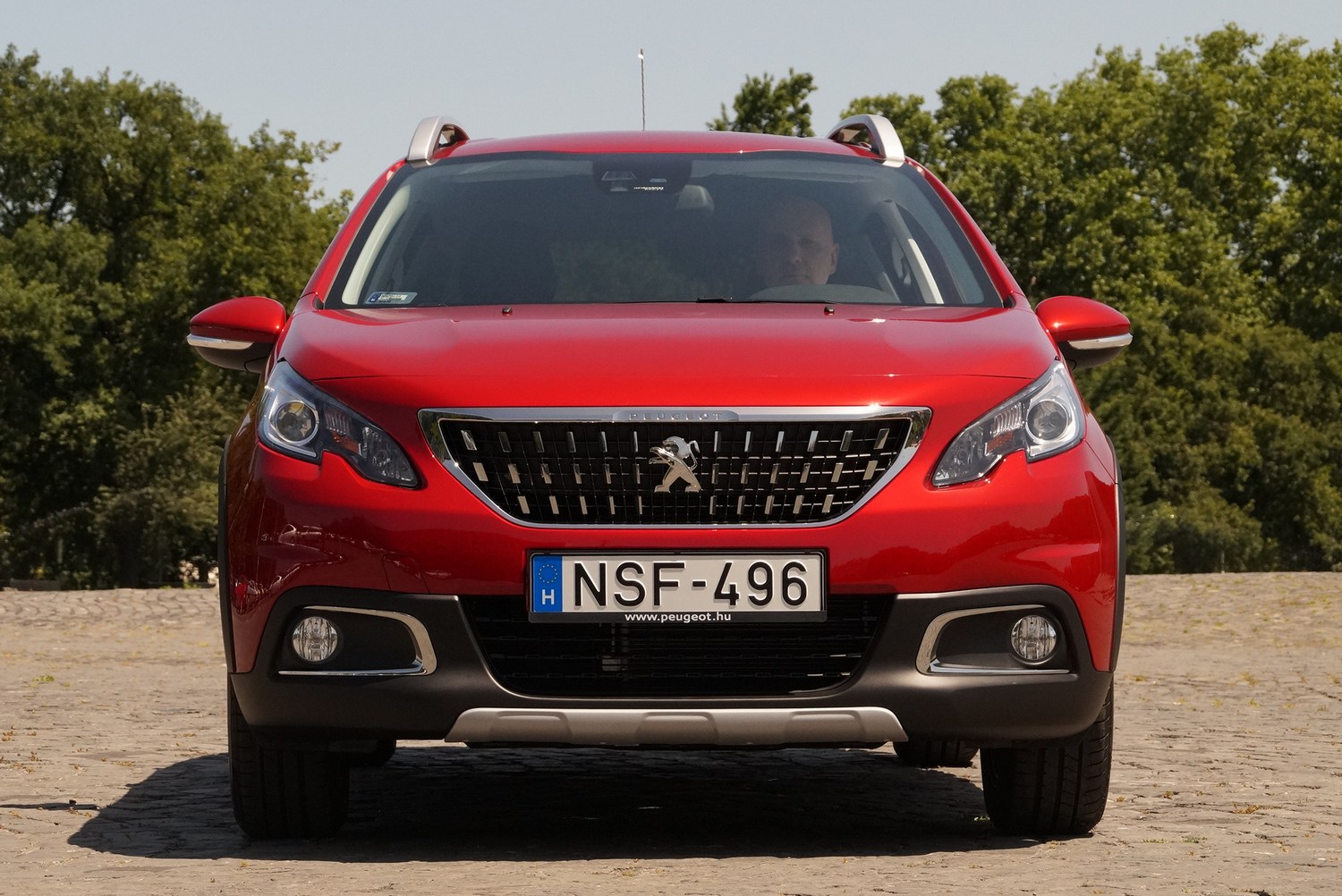 Karomnyomok a tetőn – itt a friss Peugeot 2008 4