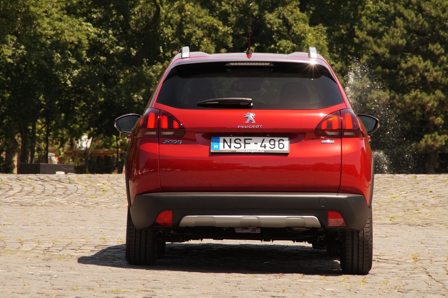 Karomnyomok a tetőn – itt a friss Peugeot 2008 6