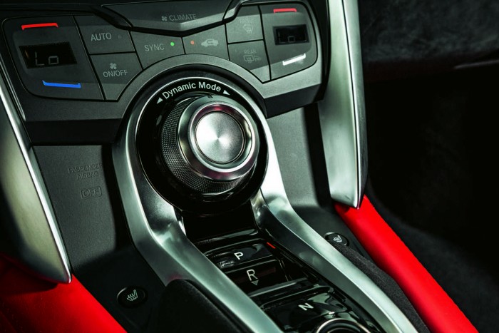 Ferrari-vadász Honda 4 A sport, a sport + és a pálya üzemmód magért beszél, a csendes üzemmód pedig a villanyhajtás erényeit villantja megen