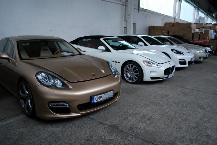 Megnéztük a cukorbárók lefoglalt luxusautóit 1 | Vezess 2