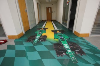 Így néz ki ma az F1-es Caterham elhagyott főhadiszállása