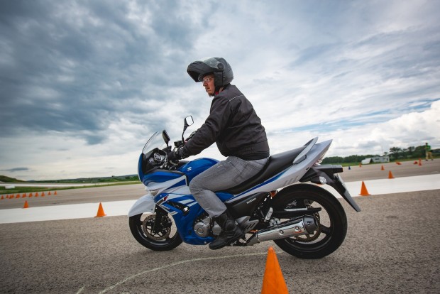 Melyik a legjobb kétkerekű Suzuki? 3 Inazuma, kéthengeres, négyszelepes, nagy, nehéz és gyenge - az egyetlen Suzuki motor, amit jó szívvel valójában senkinek nem ajánlanék