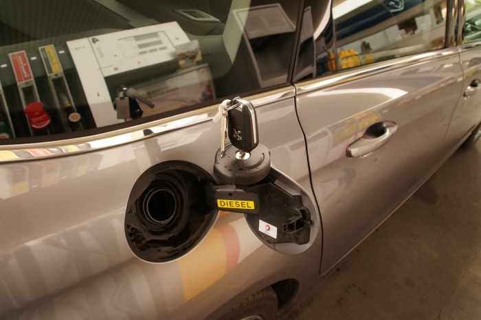 Íme, a Peugeot 308 legcsaládbarátabb verziója 5 A Peugeot nem hajlandó feladni a kulcsos tanksapkát