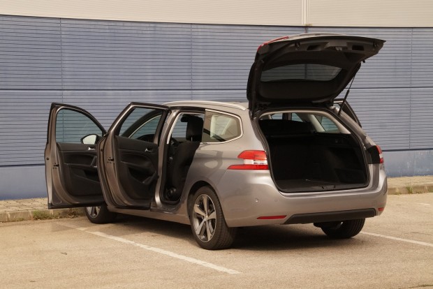Íme, a Peugeot 308 legcsaládbarátabb verziója 12 Tágas, kényelmes családi autó