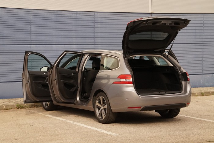 Íme, a Peugeot 308 legcsaládbarátabb verziója 13 Tágas, kényelmes családi autó