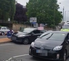 Autóval átment rajta, majd elhajtott