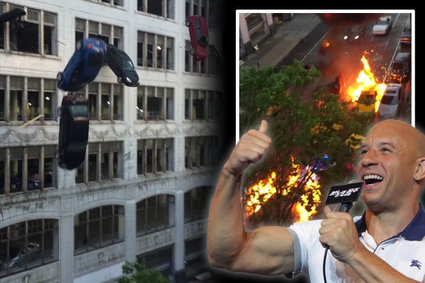 Utcán robbantottak, és autókat törtek egy film kedvéért