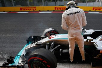 F1: Hamilton gumit cserél a rajtra