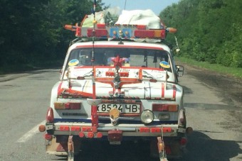 A világ összes macskaszemét felszögelték erre a Ladára