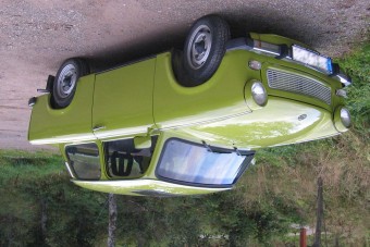 Így teszik tetőre a Trabantot a magyarok