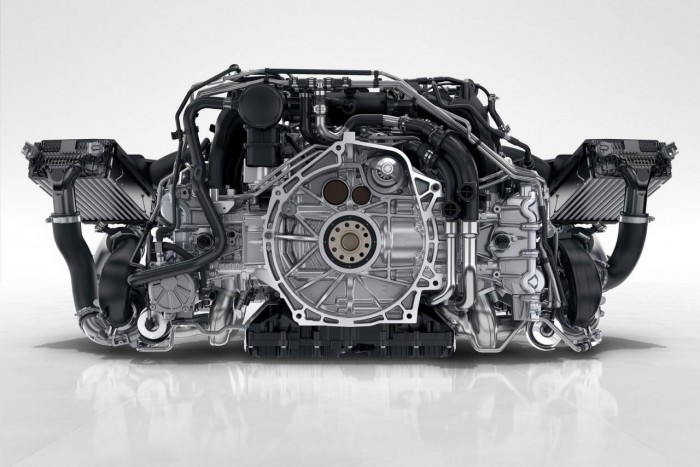 A Ferrari letúrta a Fordot a csúcsról 7 Az év motorja 2.5-3.0 liter között Éljenek a sportautók: a Porsche 911 turbósított hathengerese, a BMW M3 sorhatosa és annak szelídebb kiadása (35i / 40i) állhatott a dobogóra