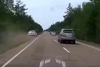 Ezen az úton így előzni több mint őrült manőver