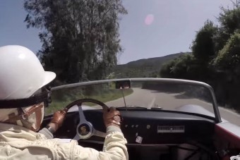 Merüljünk alá a motorhang élvezetének legmélyebb bugyraiba ezzel a veterán Porschéval