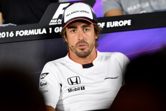 F1: Fotókon, ahogy Alonso pizzát süt a barátnőjével