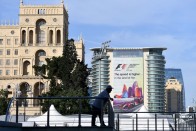F1: Hamiltonnak nincs ellenfele Bakuban 69