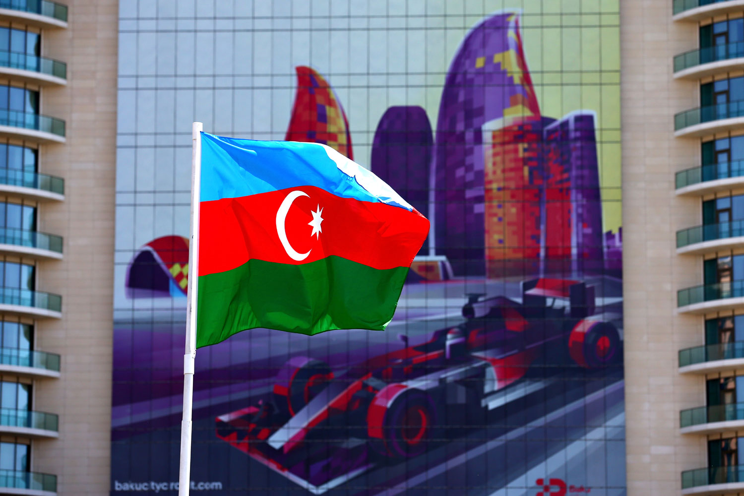 F1: Hamiltonnak nincs ellenfele Bakuban 34
