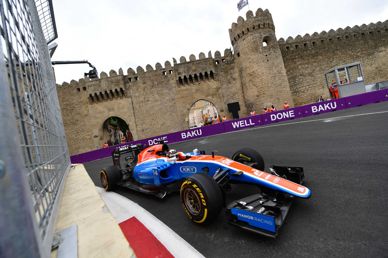 F1: Hamiltonnak nincs ellenfele Bakuban 32