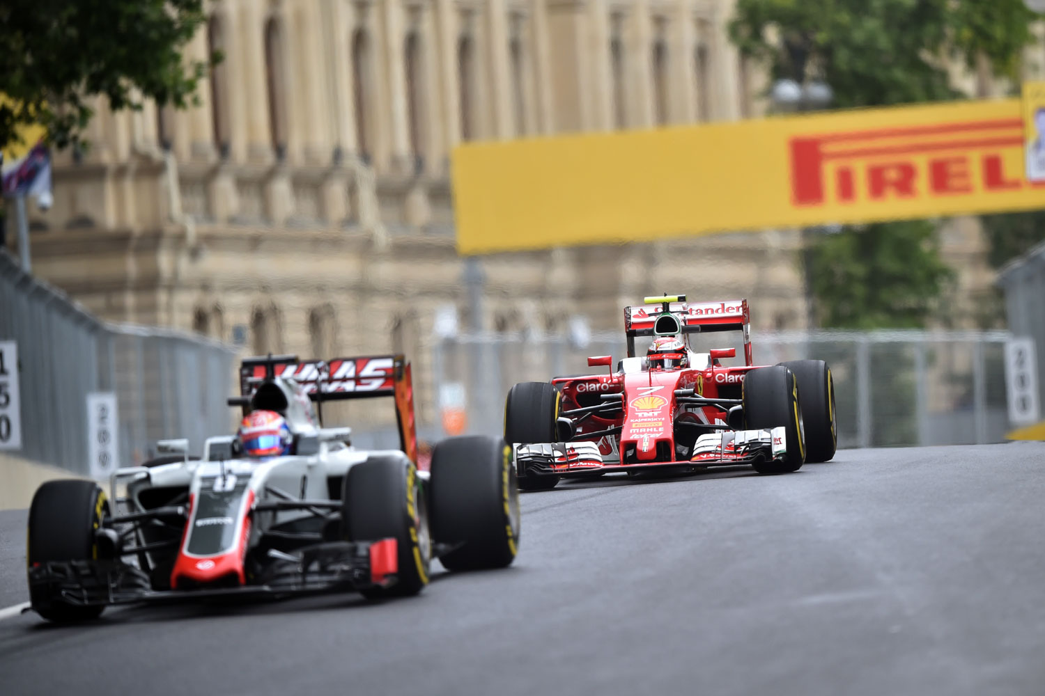 F1: Hamiltonnak nincs ellenfele Bakuban 30