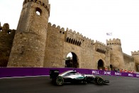 F1: Hamiltonnak nincs ellenfele Bakuban 53