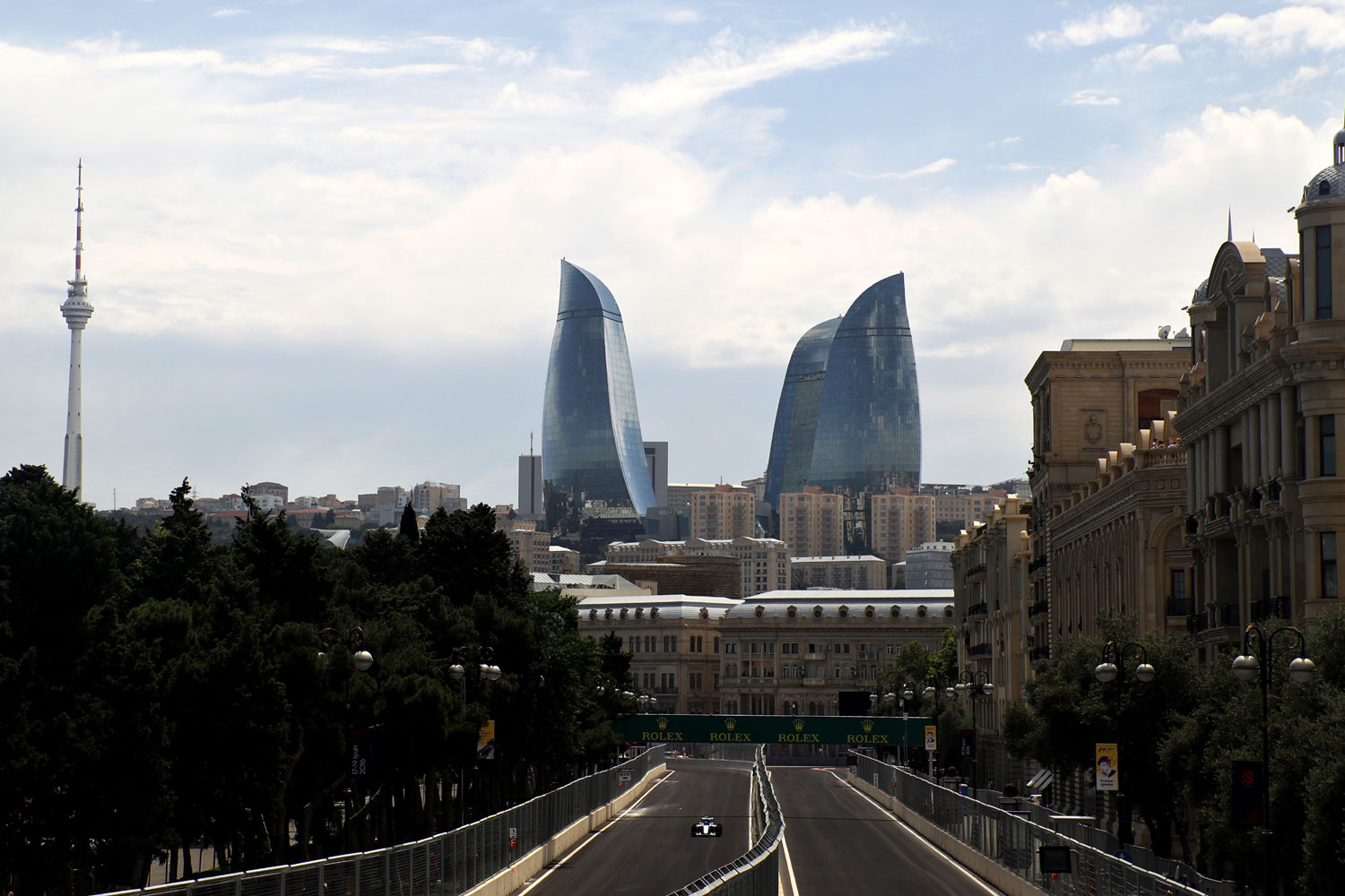 F1: Hamiltonnak nincs ellenfele Bakuban 19
