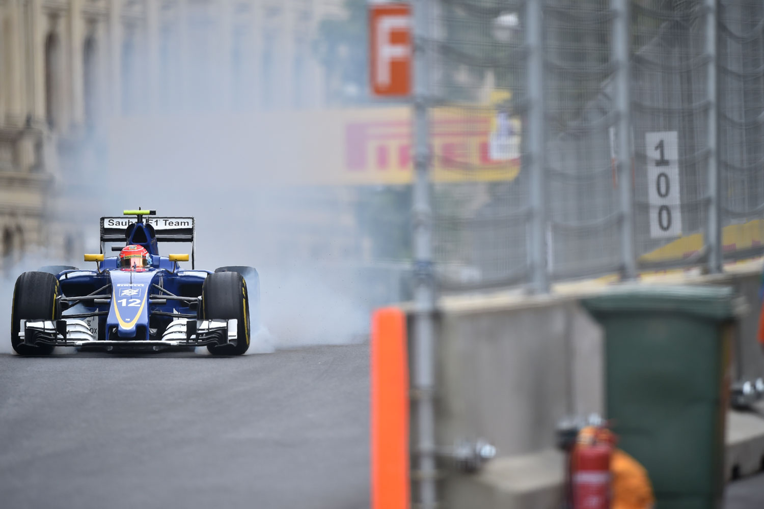 F1: Hamiltonnak nincs ellenfele Bakuban 14