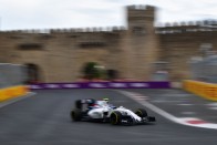 F1: Hamiltonnak nincs ellenfele Bakuban 44