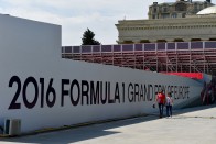 F1: Hamiltonnak nincs ellenfele Bakuban 38