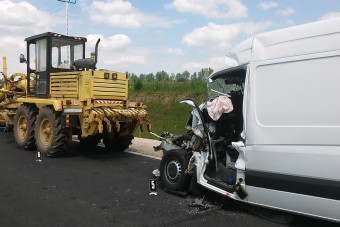 Megrázó fotókon a 8-as úton történt tragédia
