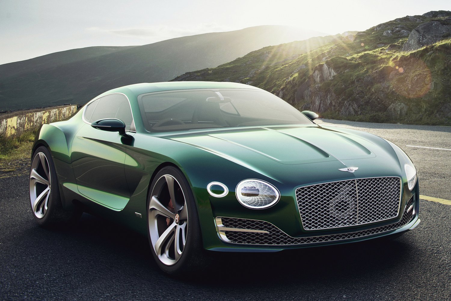 Kompakt modellekkel erősít a Bentley 4