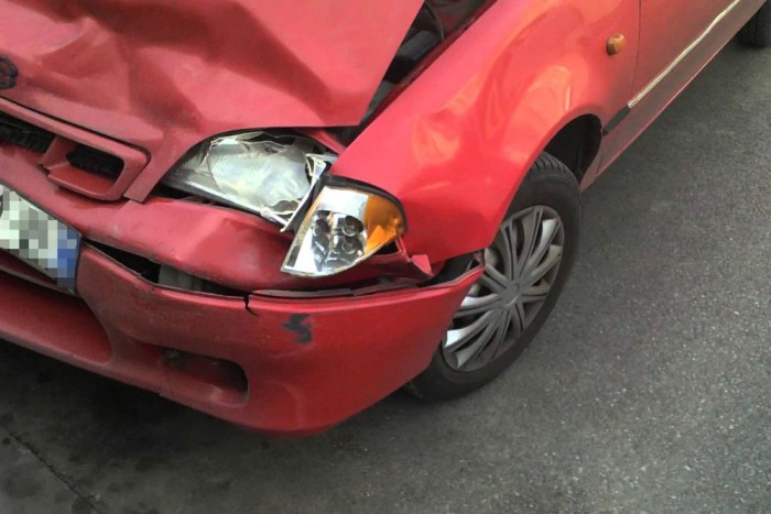 Lányokkal teli Suzukiba szállt bele egy szupermotor 1 BMWJÓ