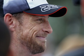 F1: Button a 300. futamon is tanul