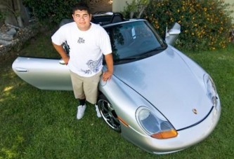 Ócska telefonját Porschére cserélte a 17 éves srác