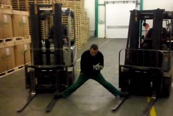 Íme Van Damme trükkje targoncával szabolcsi módra