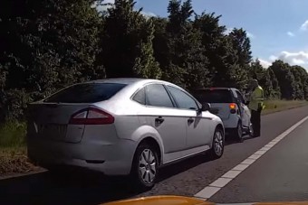 Ilyen, amikor tapsolsz a büntetést osztó rendőrnek