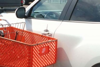 Gyorskötözővel álltak bosszút a bunkó parkolón