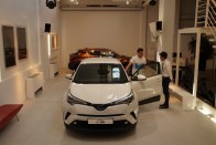 Érdekes Toyotát láttunk, C-HR a neve 42