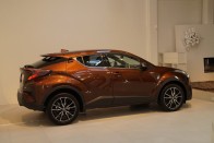 Érdekes Toyotát láttunk, C-HR a neve 44