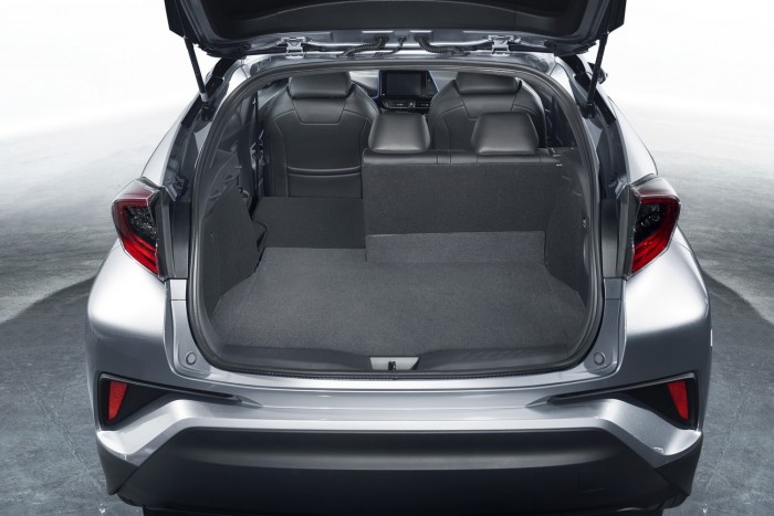 Érdekes Toyotát láttunk, C-HR a neve 8 360 literes a raktér