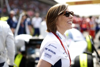 F1: Lovagi címet kapott a női csapatfőnök