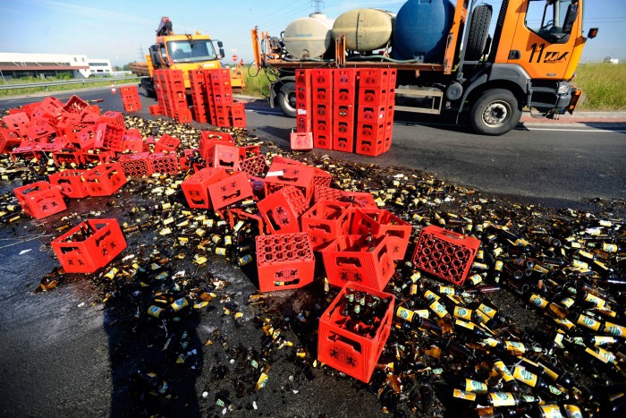 Sörben úszott az M0-s felhajtója – fotók