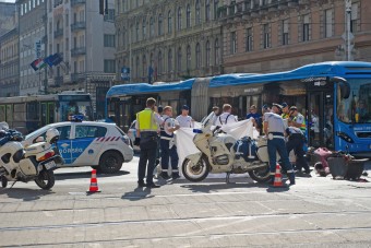Megrázó fotók a Blaha Lujza téri halálos balesetről