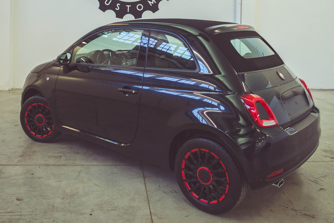 Divatpápának építettek Fiat 500-ast 6 Divatpápának építettek Fiat 500-ast 6